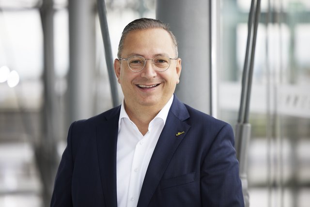 Köln/Bonn Havalimanı: Terminale ilk berber dükkânı açılıyor