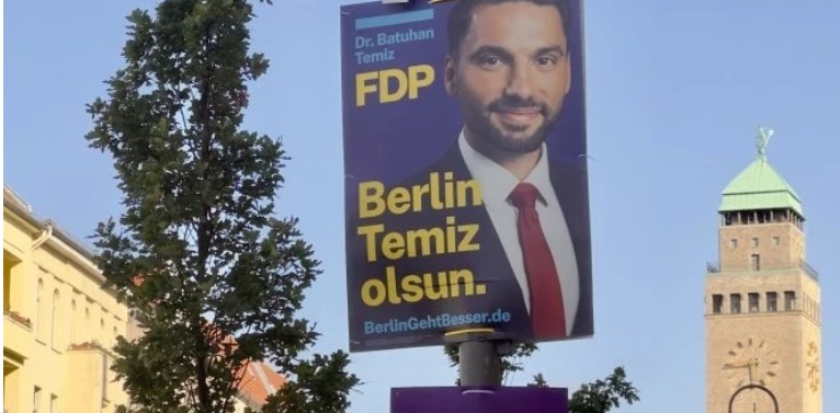 FDP Adayı Dr. Batuhan Temiz`in seçim afişi tartışma yarattı
