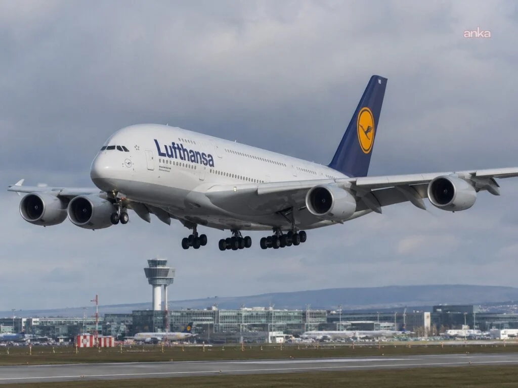Lufthansa A380: Münih'te inişte pist aydınlatmasına çarptı