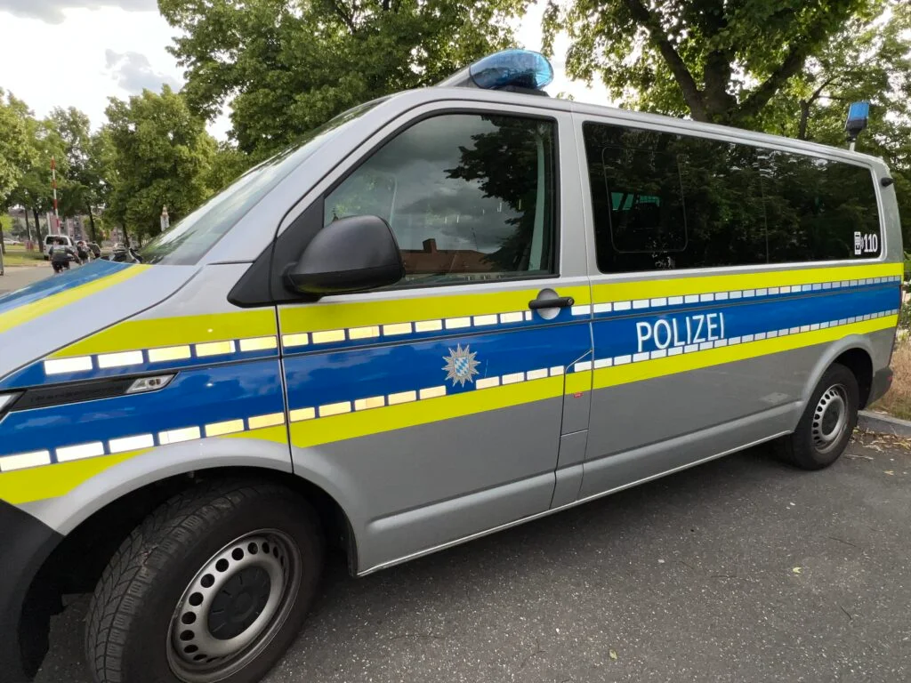 Berlin'de ırkçı saldırı: Bir kişi yumruklandı, hakarete uğradı