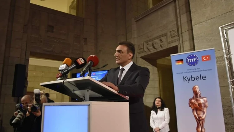 Cihan Sendan leitet eine neue Ära der deutsch-türkischen Freundschaft ein