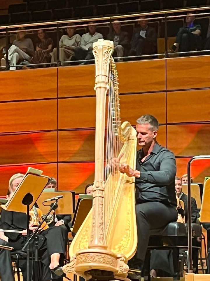 Lübeck’te Arpın Büyüsü: MuK’ta Stockholm Esintili Unutulmaz Festival Gecesi