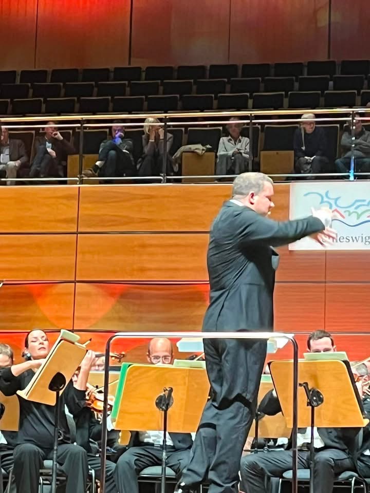 Lübeck’te Arpın Büyüsü: MuK’ta Stockholm Esintili Unutulmaz Festival Gecesi