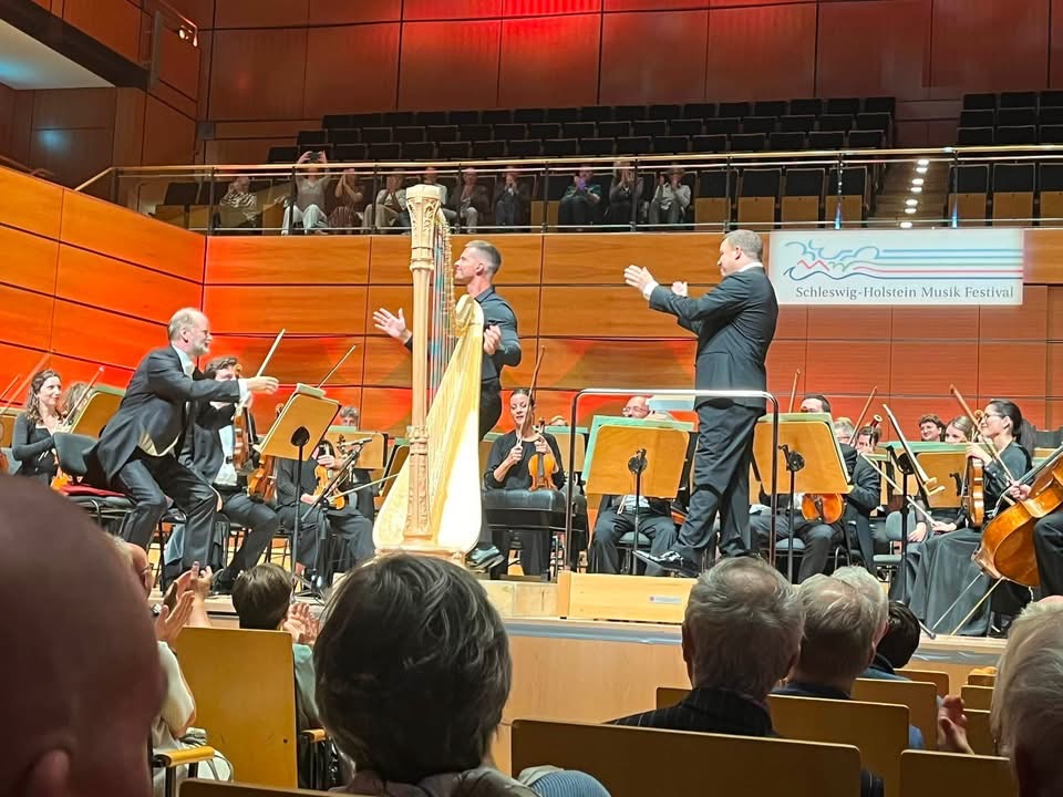 Lübeck’te Arpın Büyüsü: MuK’ta Stockholm Esintili Unutulmaz Festival Gecesi