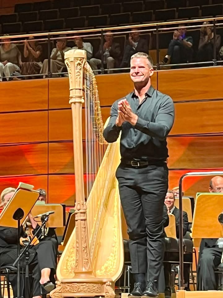 Lübeck’te Arpın Büyüsü: MuK’ta Stockholm Esintili Unutulmaz Festival Gecesi