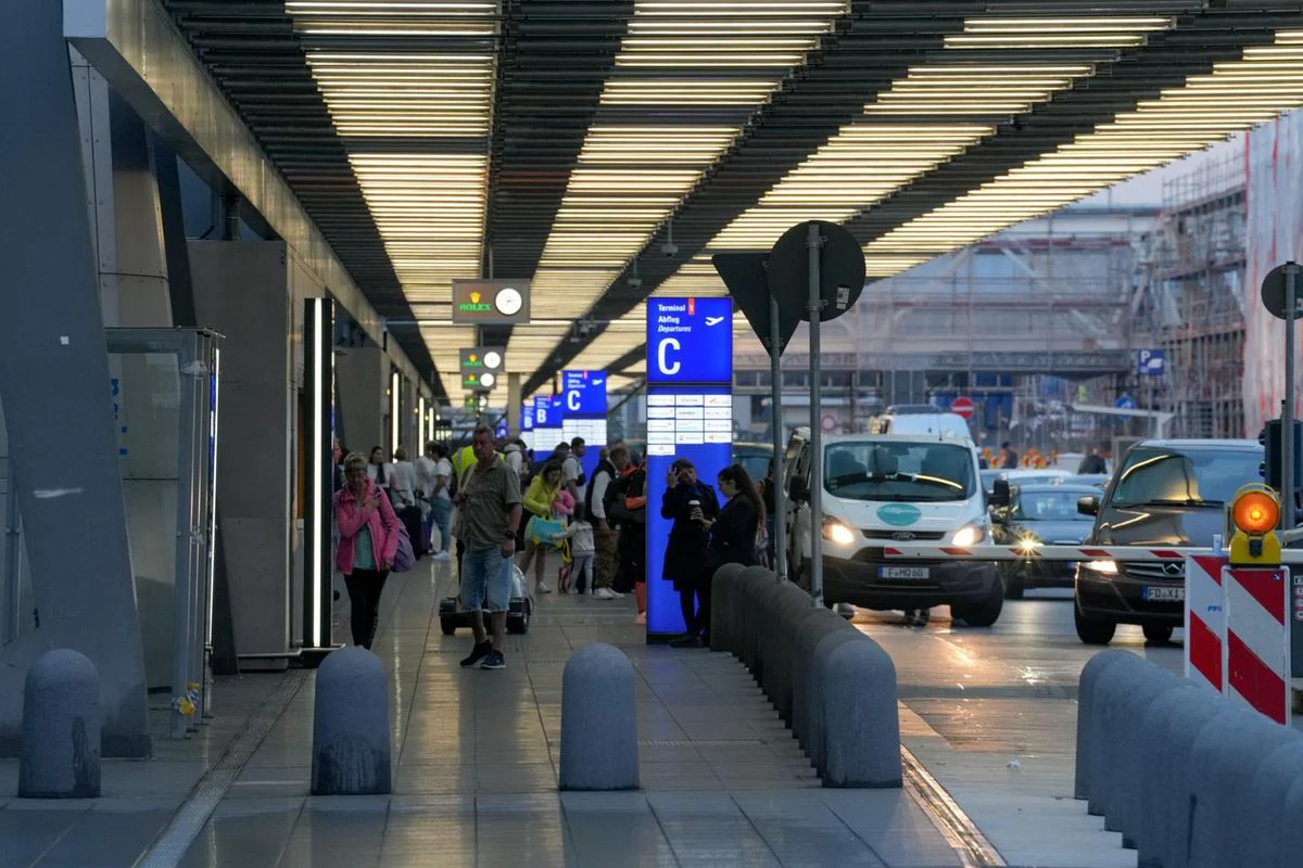 Frankfurt Havalimanı'nda sıtma alarmı: İki çalışan öldü