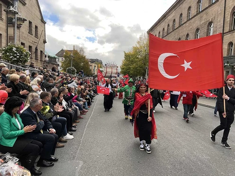 Fürth'te Güney Almanya'nın En Büyük Hasat Bayramı Başlıyor