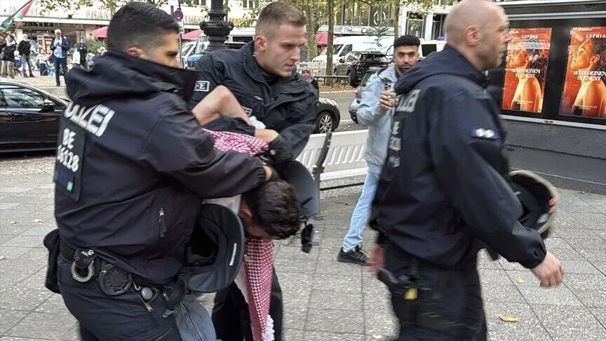 Berlin'de Filistin protestosuna polis müdahalesi: 2 gözaltı