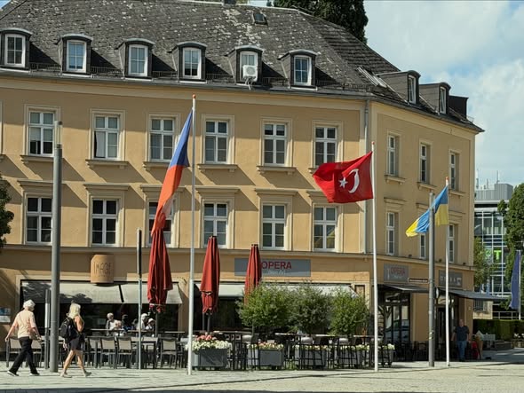 Yabancı ellerde dalgalanan Türk bayrağı Halil Taşdelen’i gururlandırdı