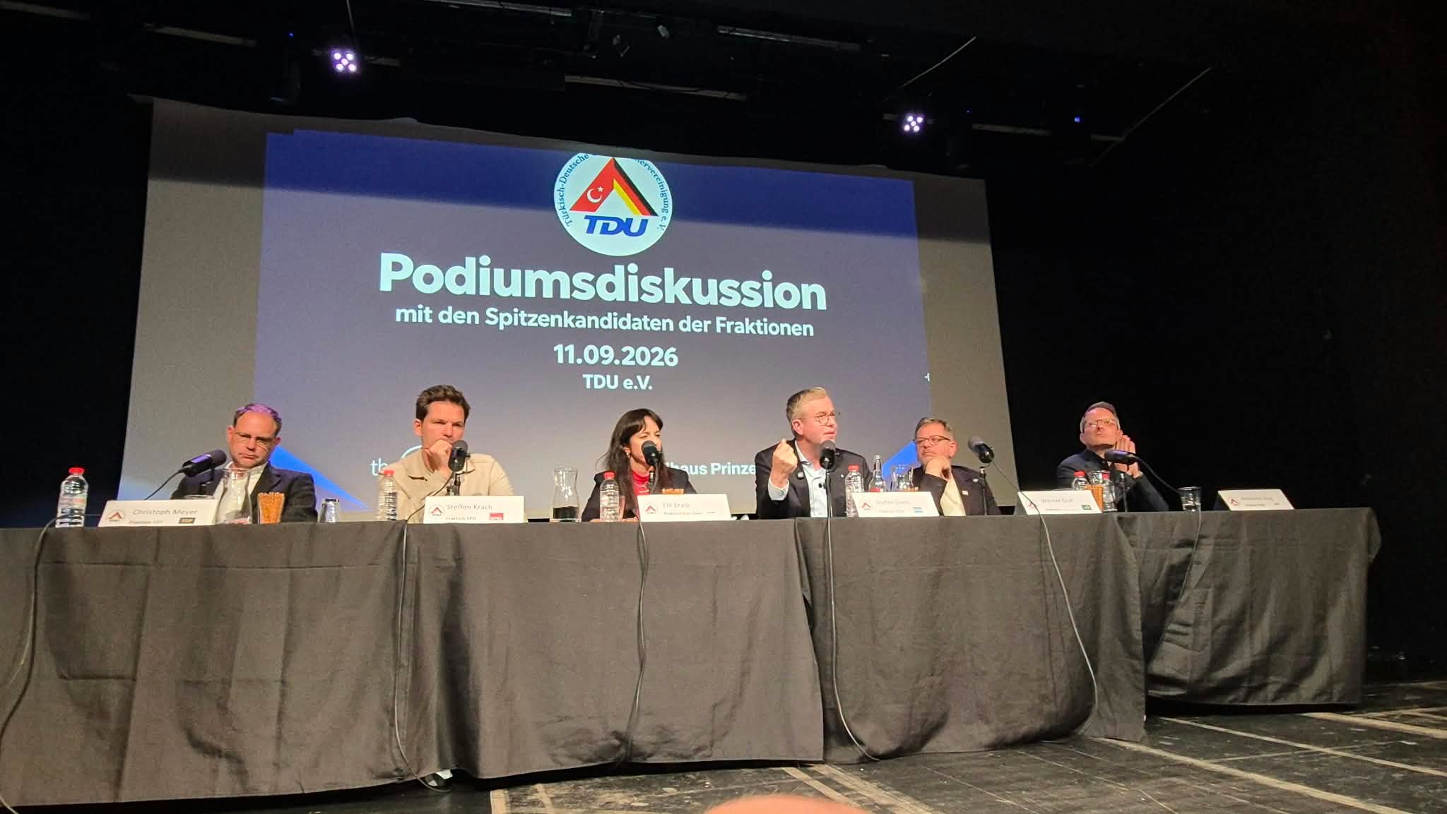 TDU Berlin’de lider adaylarını Türkiye kökenli seçmenlerle buluşturdu