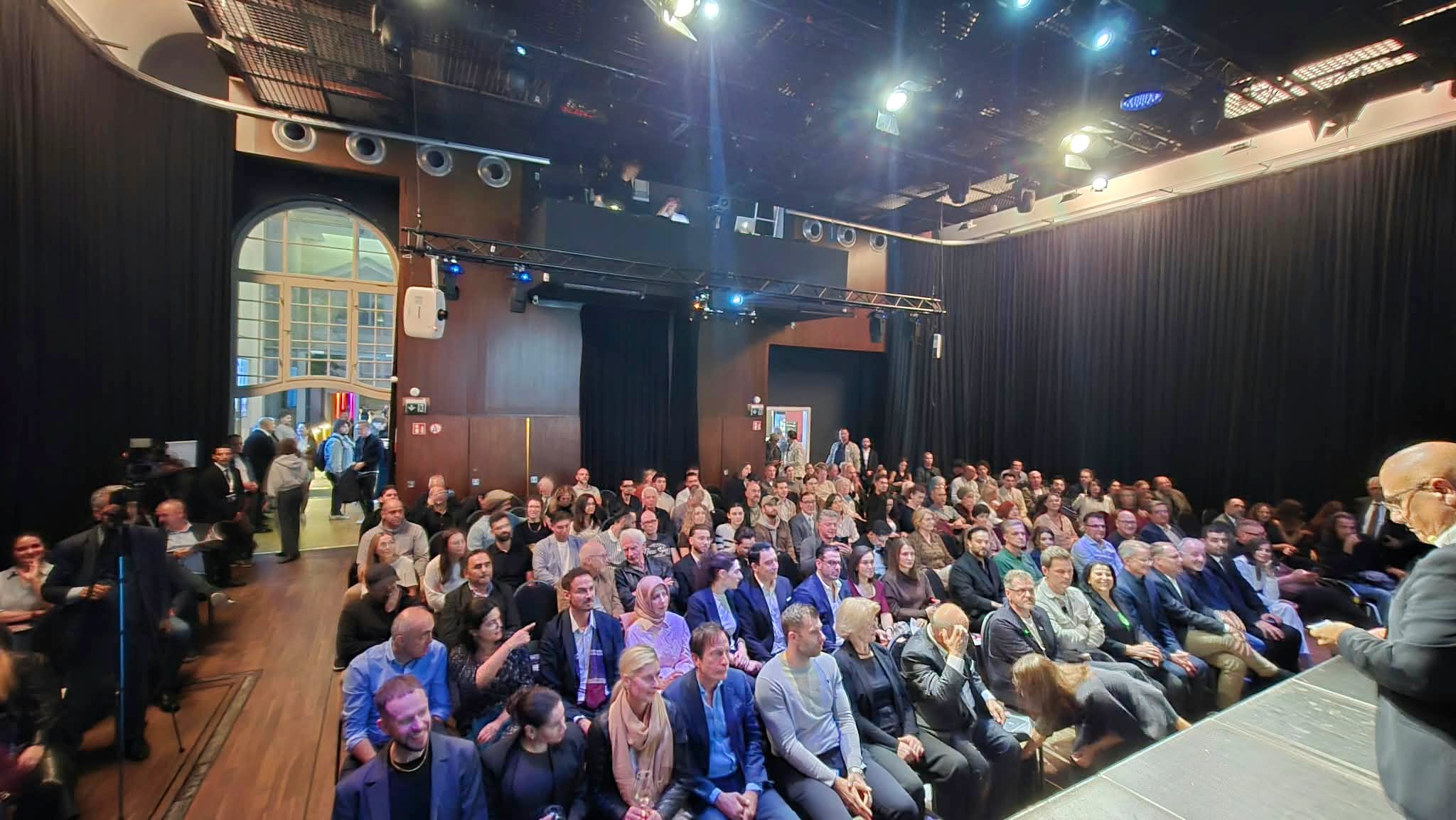 TDU Berlin’de lider adaylarını Türkiye kökenli seçmenlerle buluşturdu