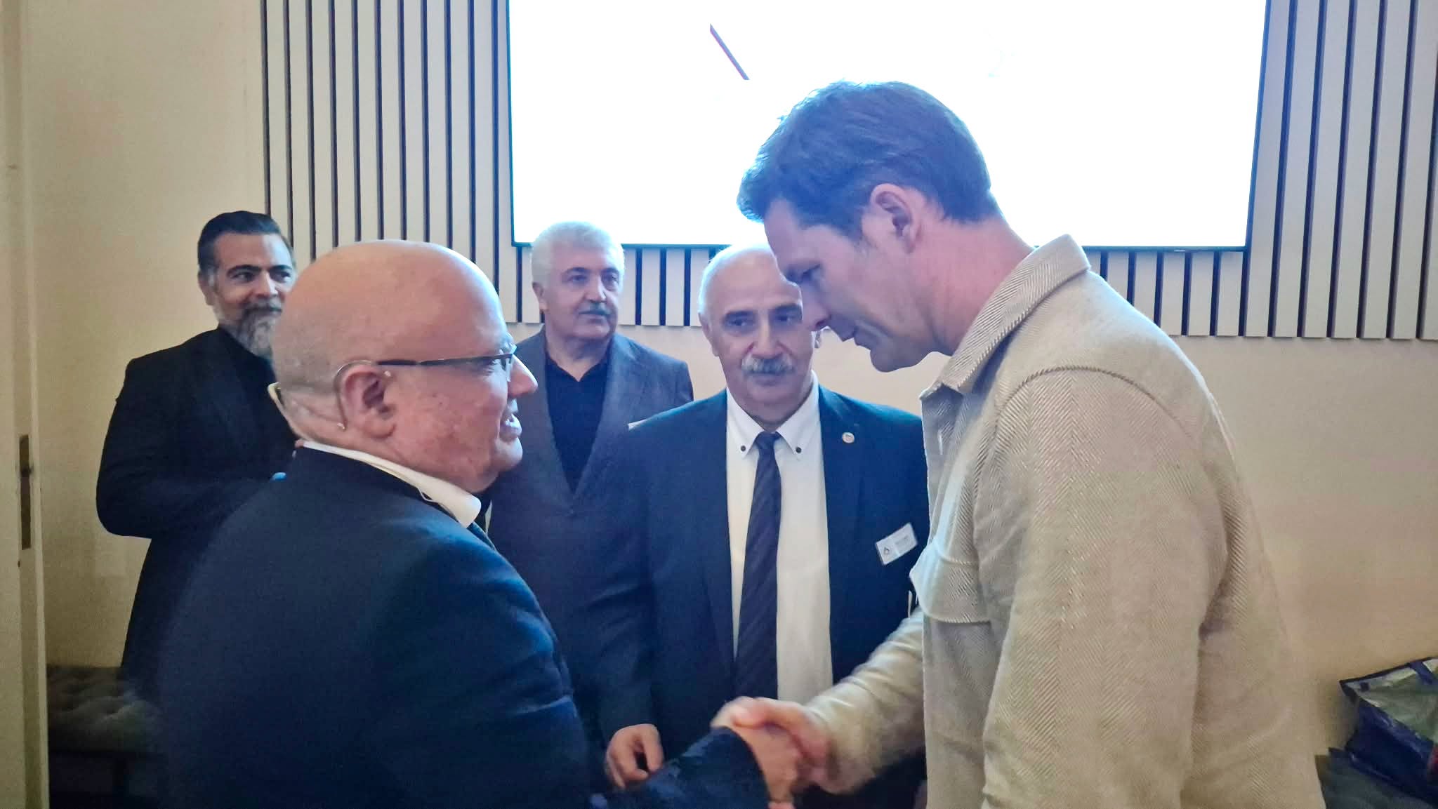 TDU Berlin’de lider adaylarını Türkiye kökenli seçmenlerle buluşturdu