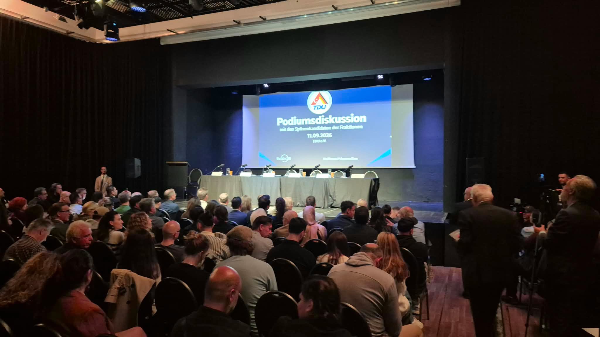 TDU Berlin’de lider adaylarını Türkiye kökenli seçmenlerle buluşturdu