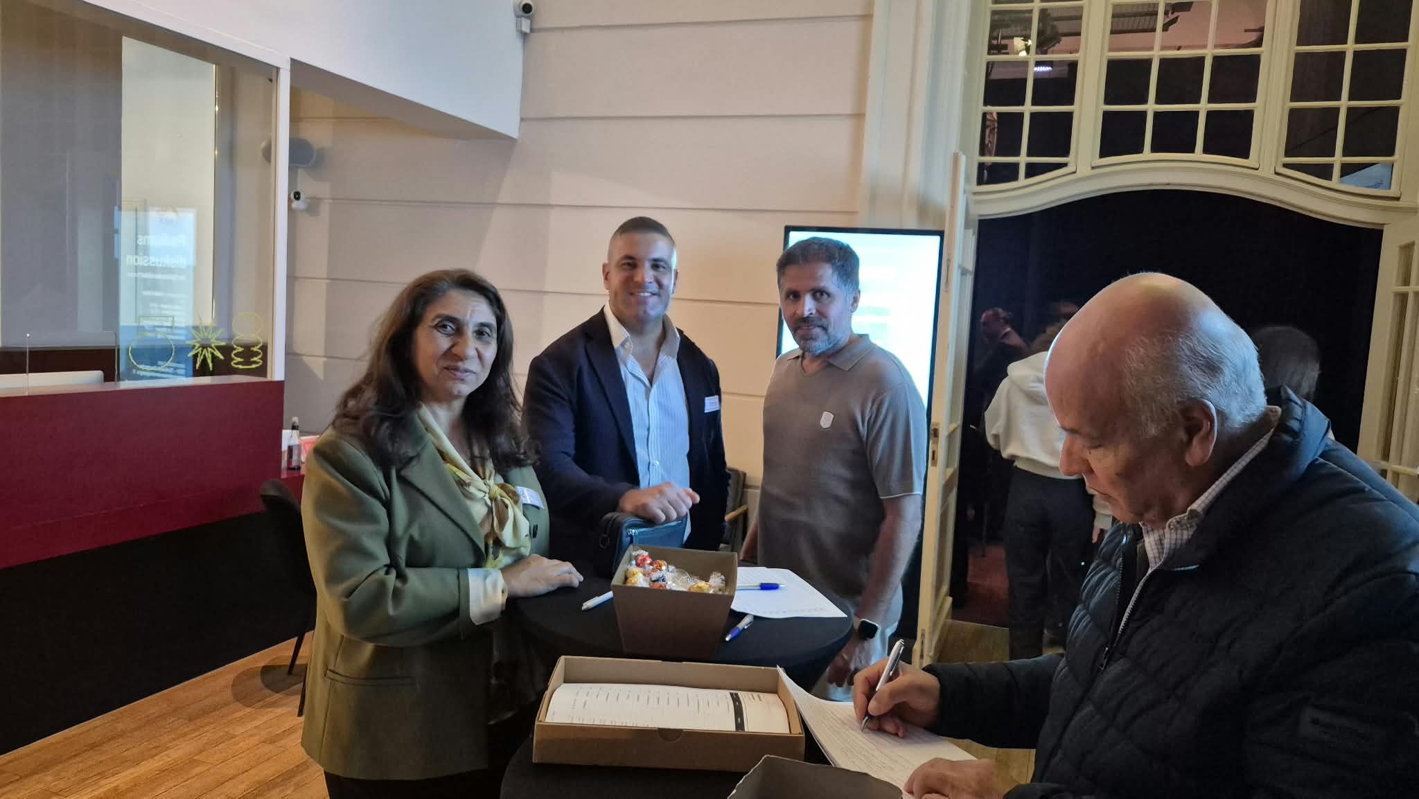 TDU Berlin’de lider adaylarını Türkiye kökenli seçmenlerle buluşturdu