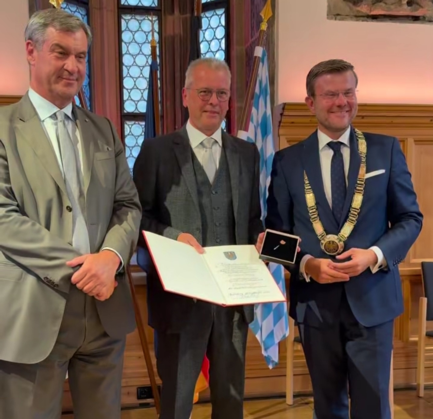 Nürnberg’de iki önemli isme üstün hizmet madalyası