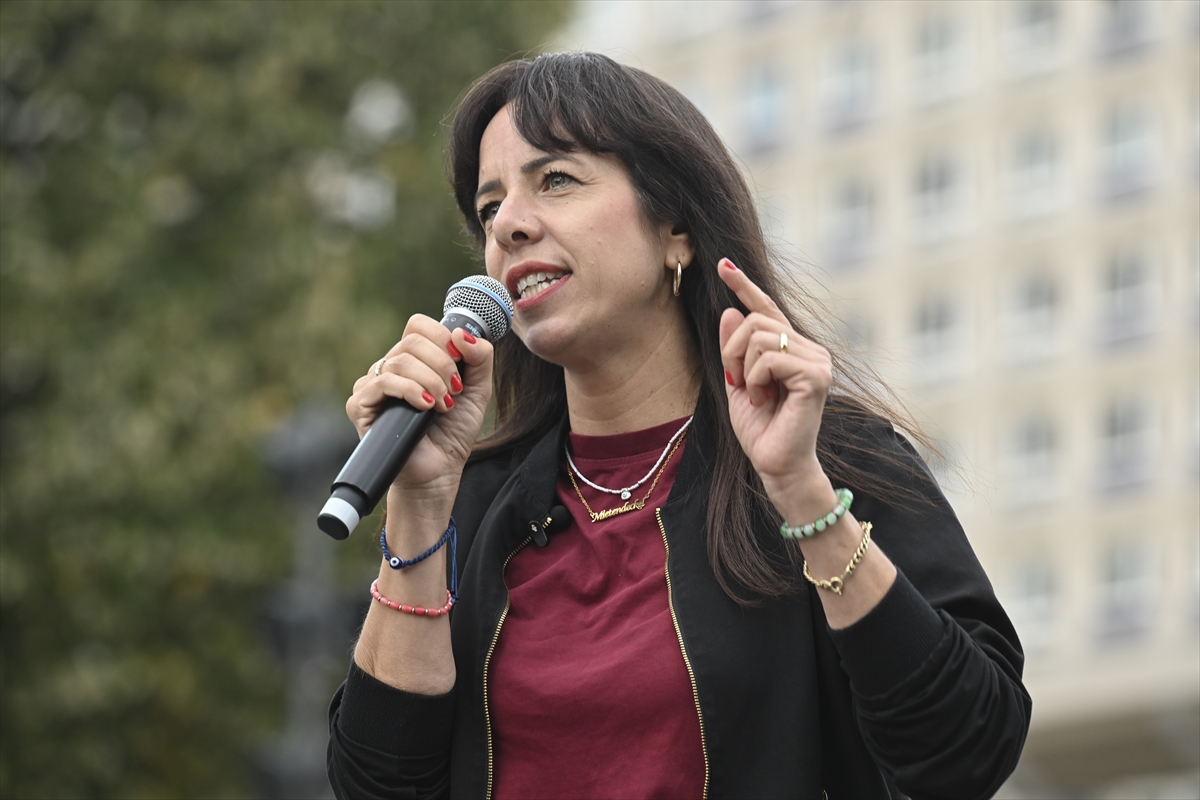 Elif Eralp Berlin'de seçmenlerle buluştu