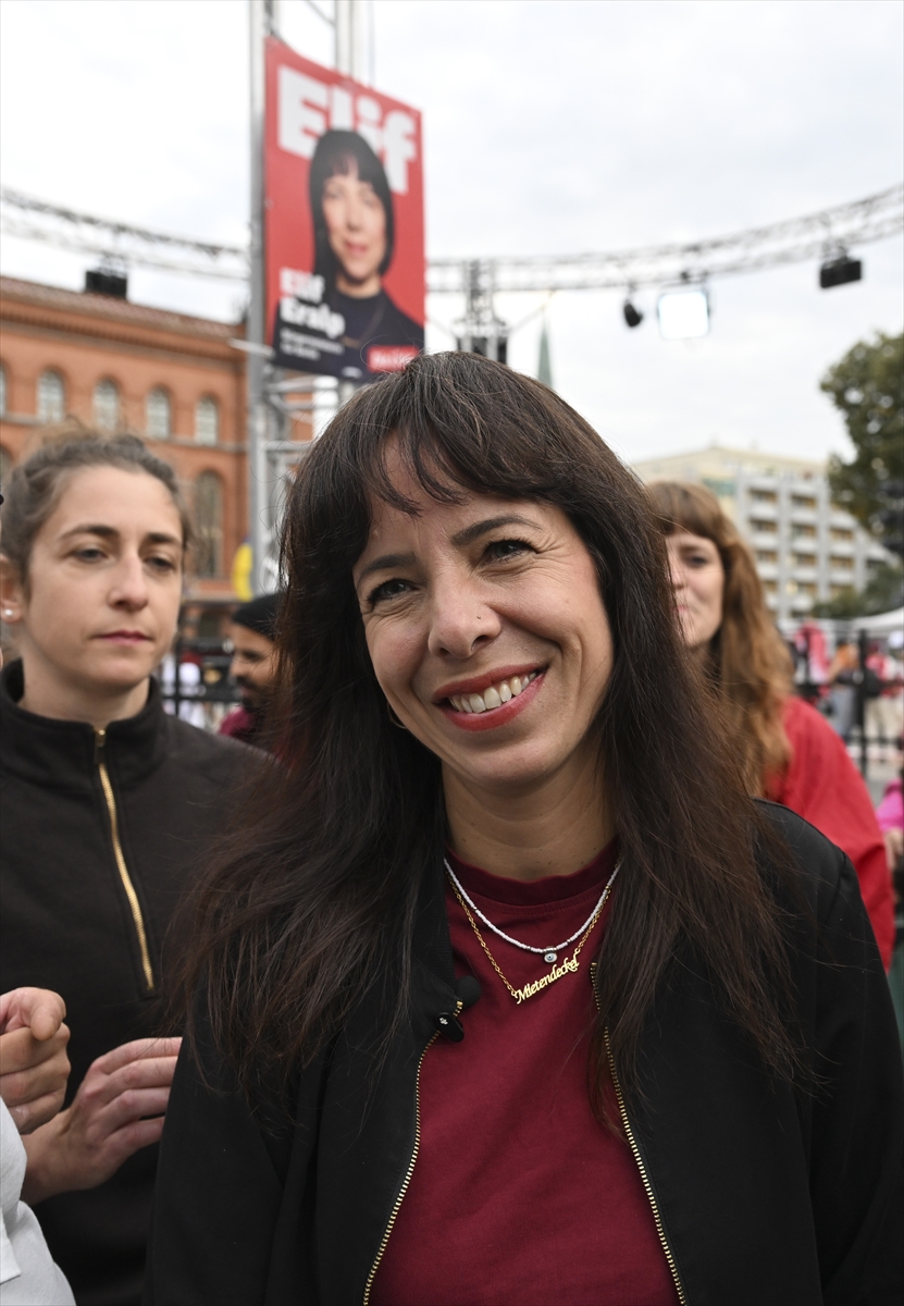 Elif Eralp Berlin'de seçmenlerle buluştu