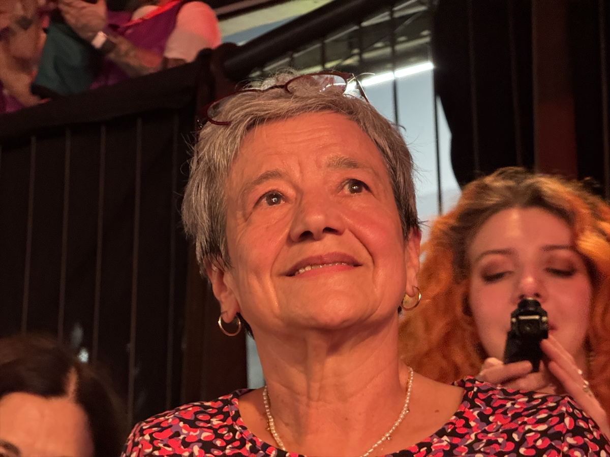 Elif Eralp'in partisi Berlin'de önde; anne Hülya Eralp duygulandı