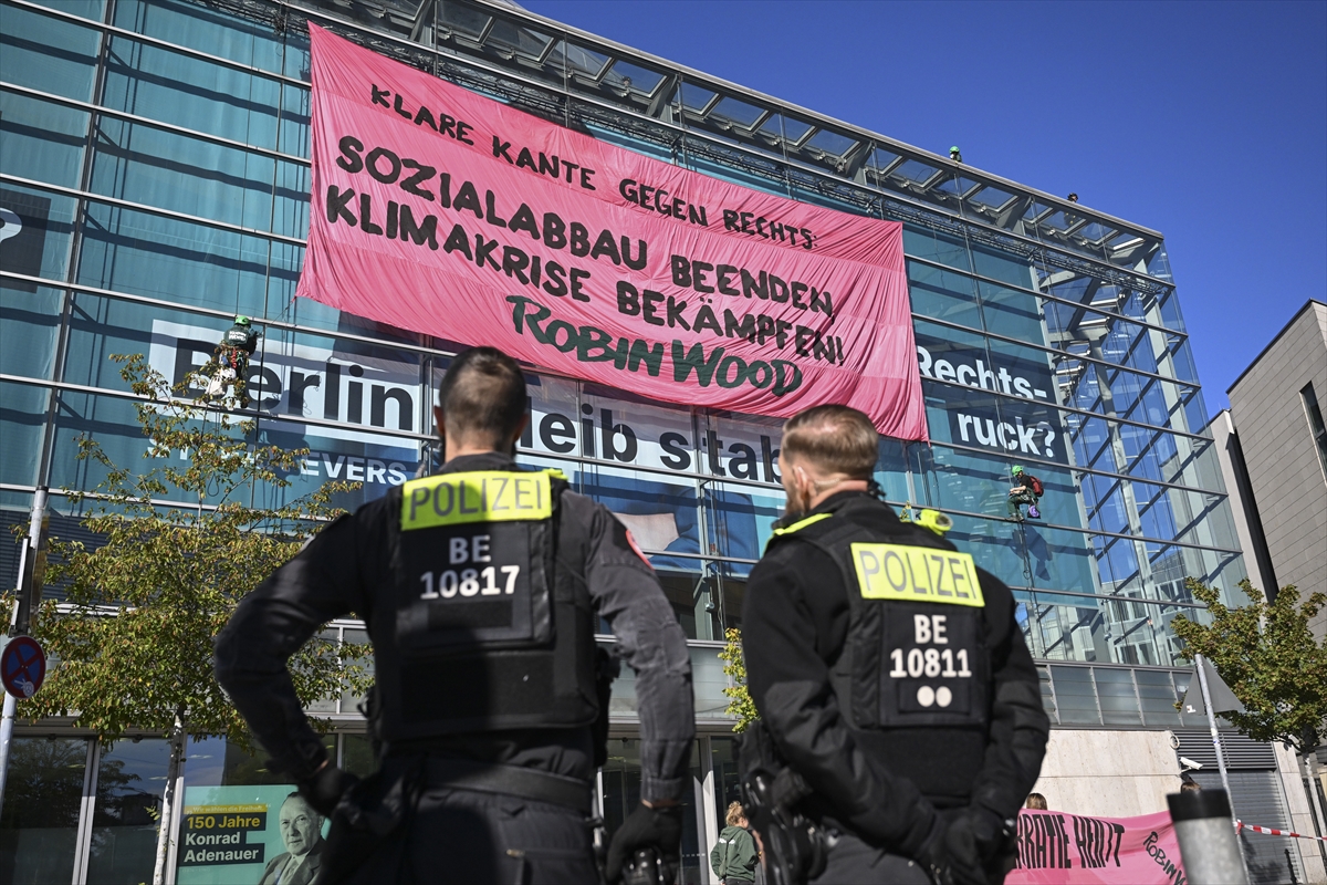 CDU Lideri Merz'in Partisine Eylem: İklim ve AfD Protestosu