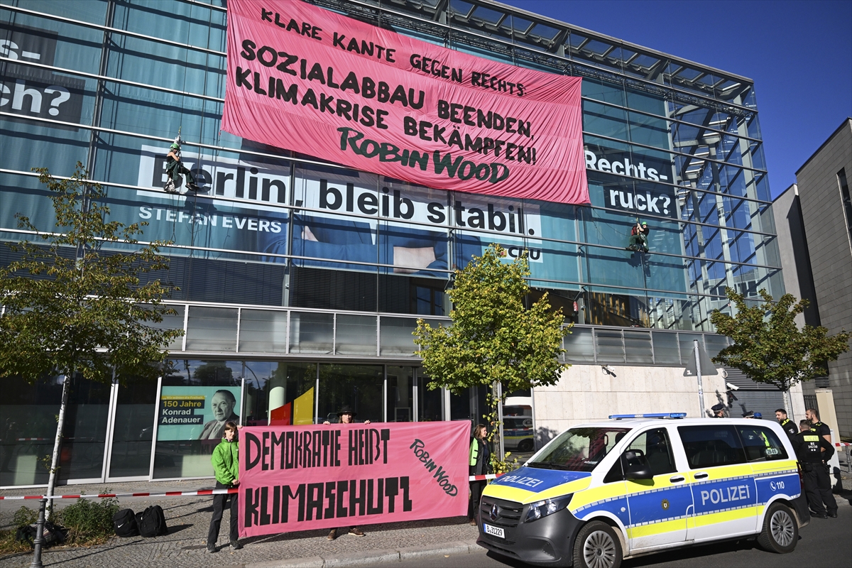 CDU Lideri Merz'in Partisine Eylem: İklim ve AfD Protestosu