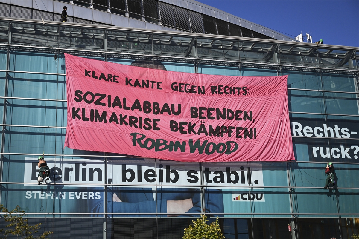 CDU Lideri Merz'in Partisine Eylem: İklim ve AfD Protestosu