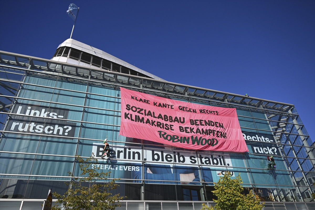 CDU Lideri Merz'in Partisine Eylem: İklim ve AfD Protestosu