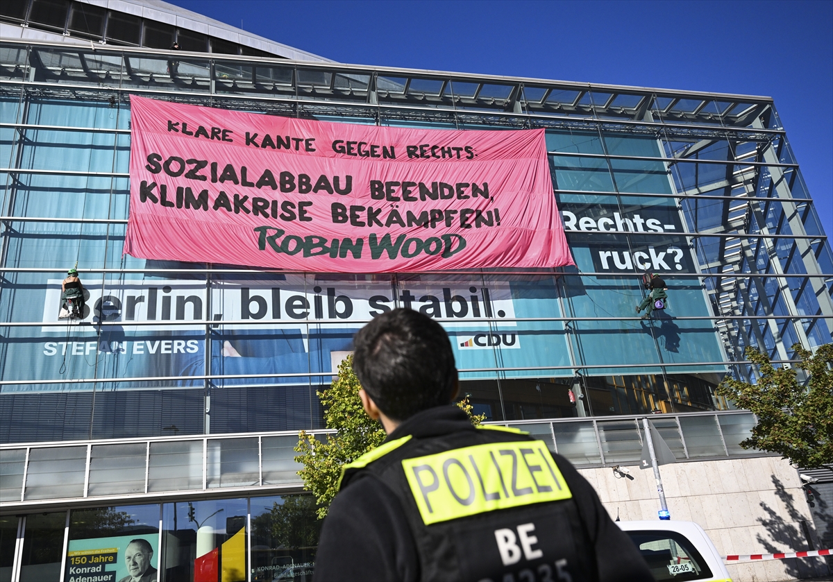 CDU Lideri Merz'in Partisine Eylem: İklim ve AfD Protestosu