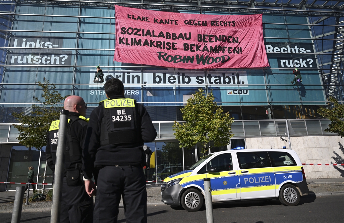CDU Lideri Merz'in Partisine Eylem: İklim ve AfD Protestosu