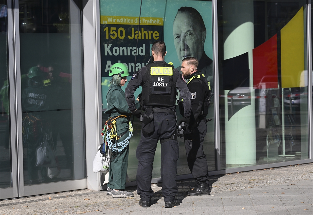 CDU Lideri Merz'in Partisine Eylem: İklim ve AfD Protestosu