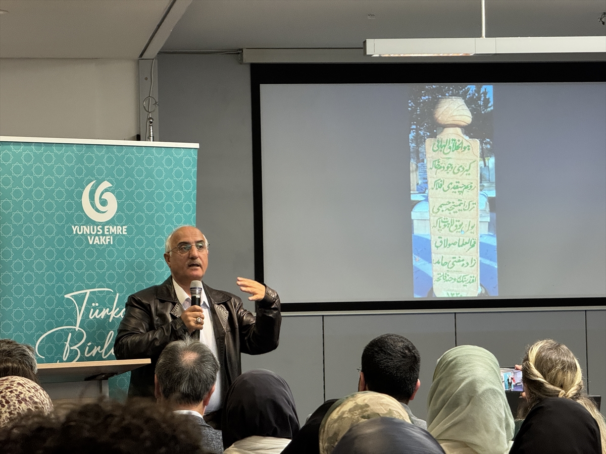Berlin'de Türk hat sanatının gelenekten geleceğe yolculuğu anlatıldı
