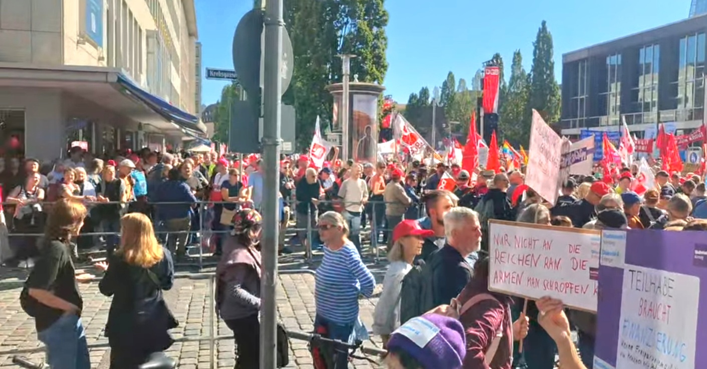 Nürnberg’de işçiler sokakta: “Zor kazanıyoruz, haklarımızdan vazgeçmiyoruz!”