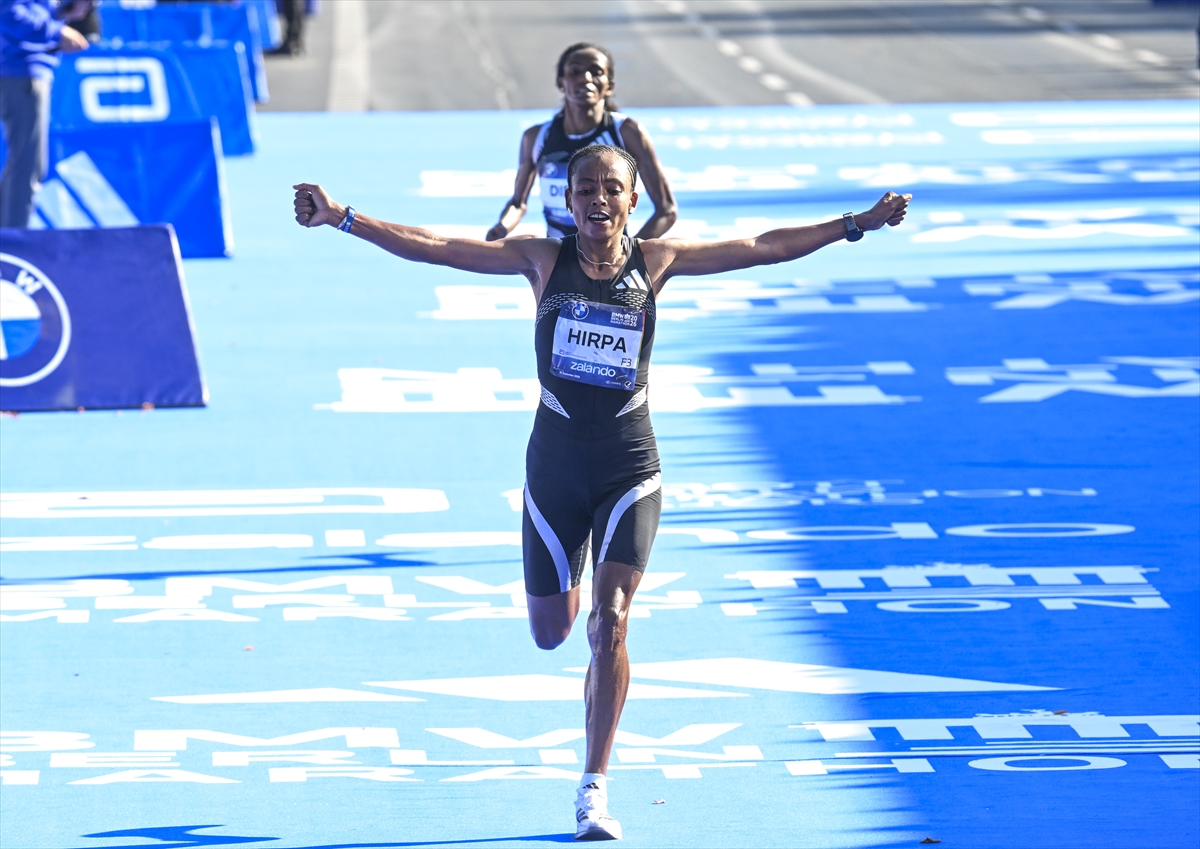 Berlin Maratonu sona erdi: Etiyopyalı Guye Adola kazandı