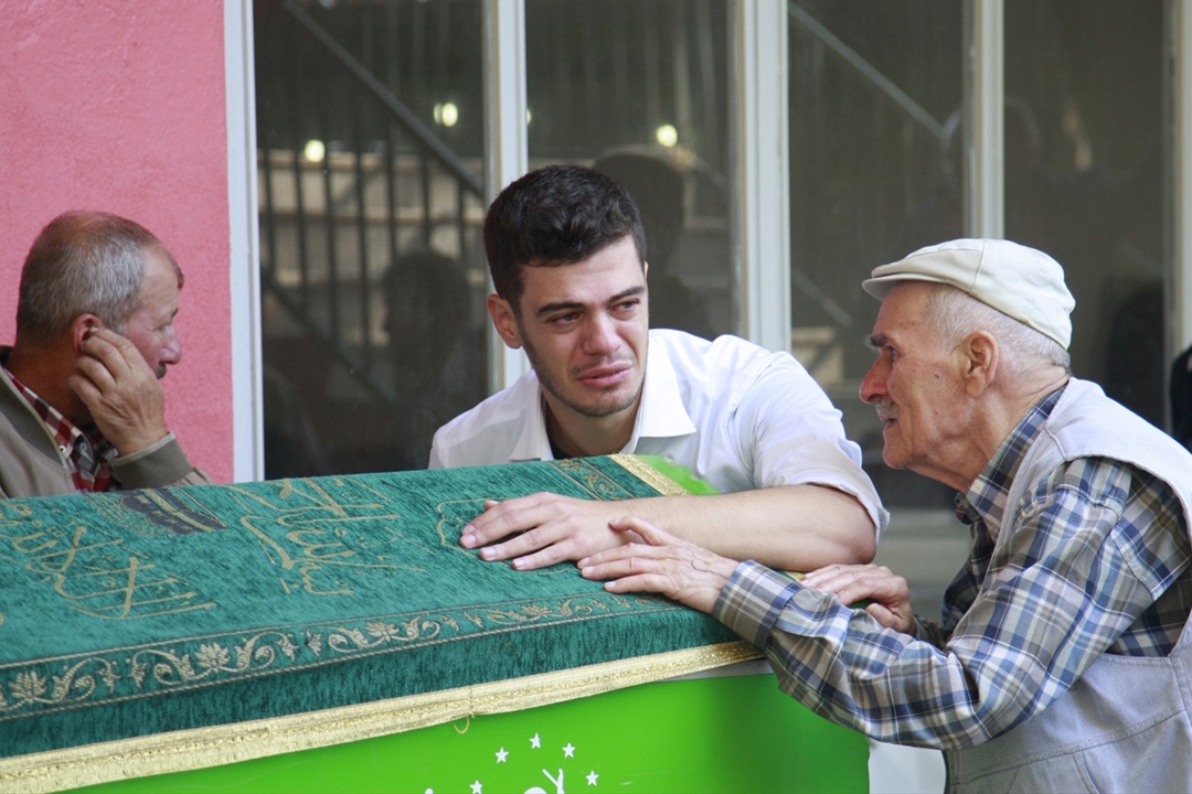 Almanya'da ölü bulunan Türk genci toprağa verildi