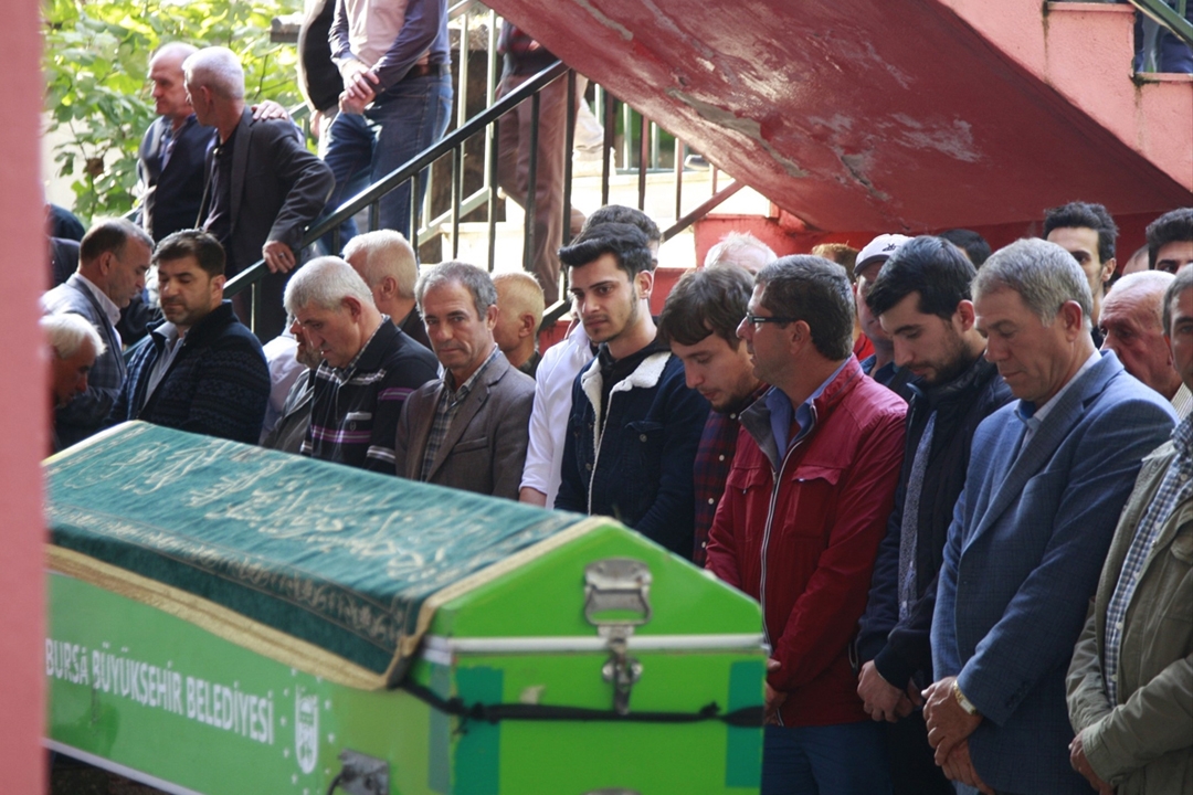 Almanya'da ölü bulunan Türk genci toprağa verildi