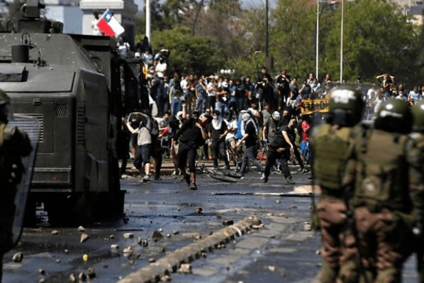Şili Devlet Başkanı Pinera, kabinenin istifasını istedi
