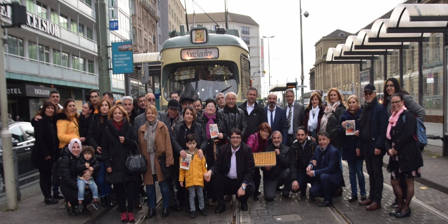 Frankfurt’ta tramvayda “Çiğ köfte ve Baklava partisi”