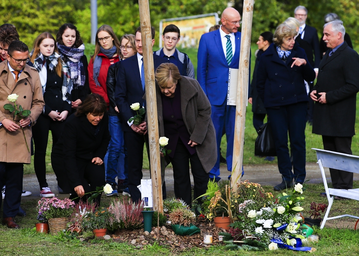 Merkel'den NSU kurbanları anıt parkına ziyaret