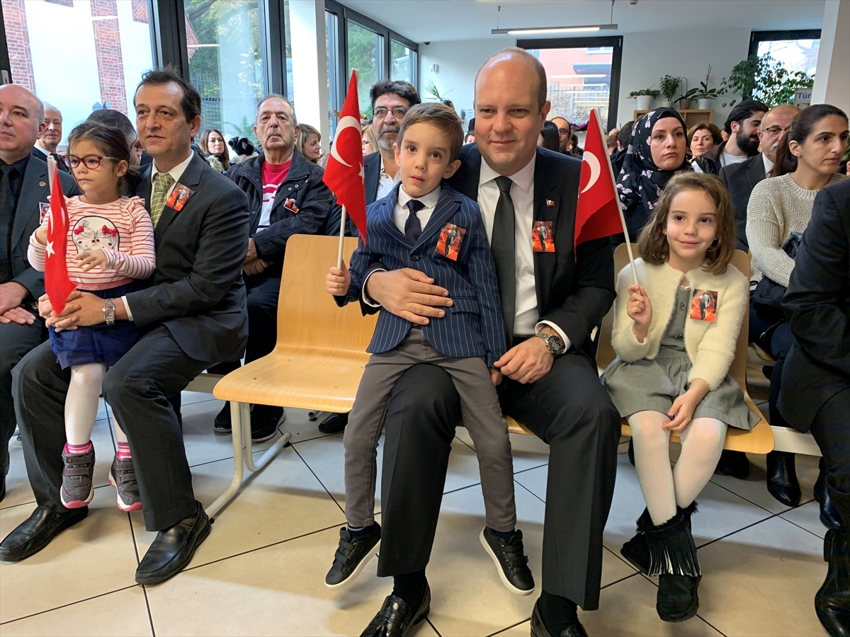 Büyük Önder Atatürk Avrupa`da da anıldı