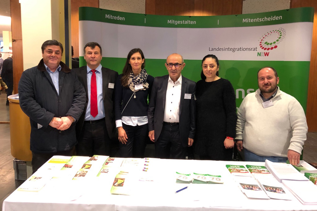 700 Uzman Almanya Solingen`de Uyumu tartıştı