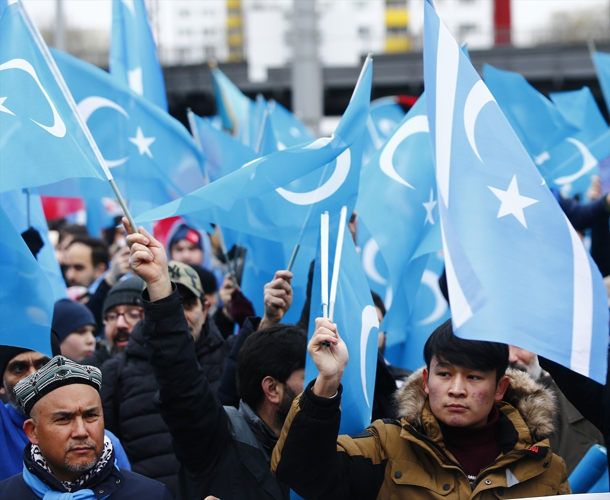 Çin'in Uygurlara yönelik baskı politikaları Berlin'de binlerce kişinin katılımıyla protesto edildi