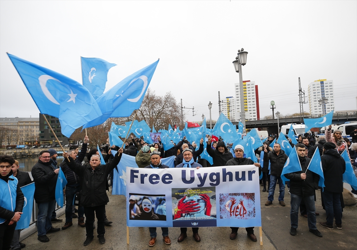 Çin'in Uygurlara yönelik baskı politikaları Berlin'de binlerce kişinin katılımıyla protesto edildi