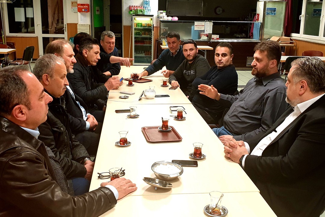 Türk Toplumu: Güvenli bir şekilde ibadet etmek istiyoruz