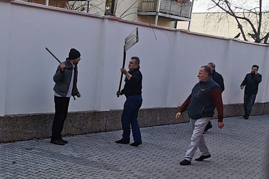 Türk Toplumu: Güvenli bir şekilde ibadet etmek istiyoruz