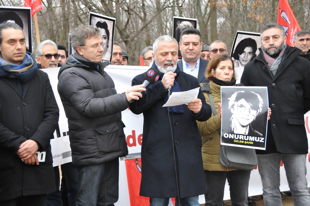 Madımak sanığı 'af' kararı Berlin Büyükelçiliği önünde protesto edildi