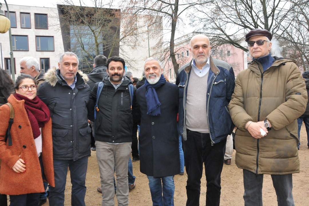 Madımak sanığı 'af' kararı Berlin Büyükelçiliği önünde protesto edildi
