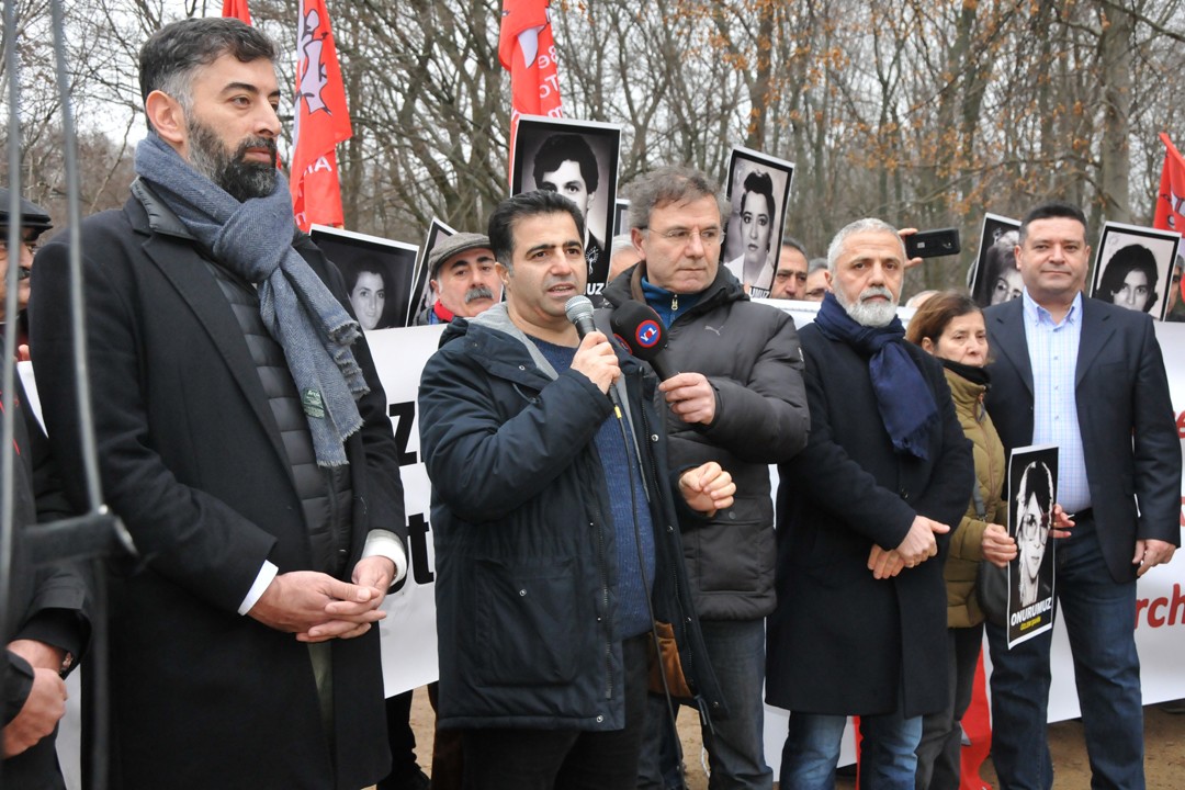 Madımak sanığı 'af' kararı Berlin Büyükelçiliği önünde protesto edildi