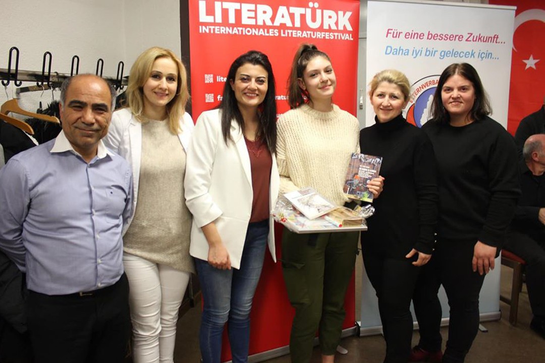 Genç Yazarlara Büyük Moral Desteği