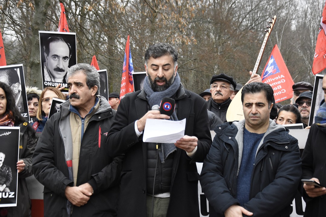 Madımak sanığı 'af' kararı Berlin Büyükelçiliği önünde protesto edildi