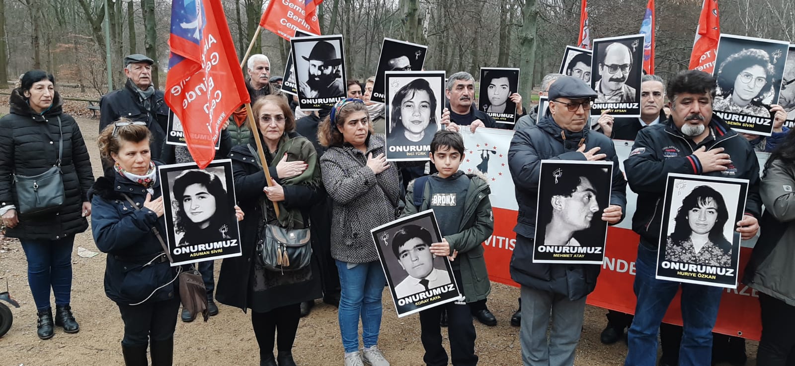 Madımak sanığı 'af' kararı Berlin Büyükelçiliği önünde protesto edildi