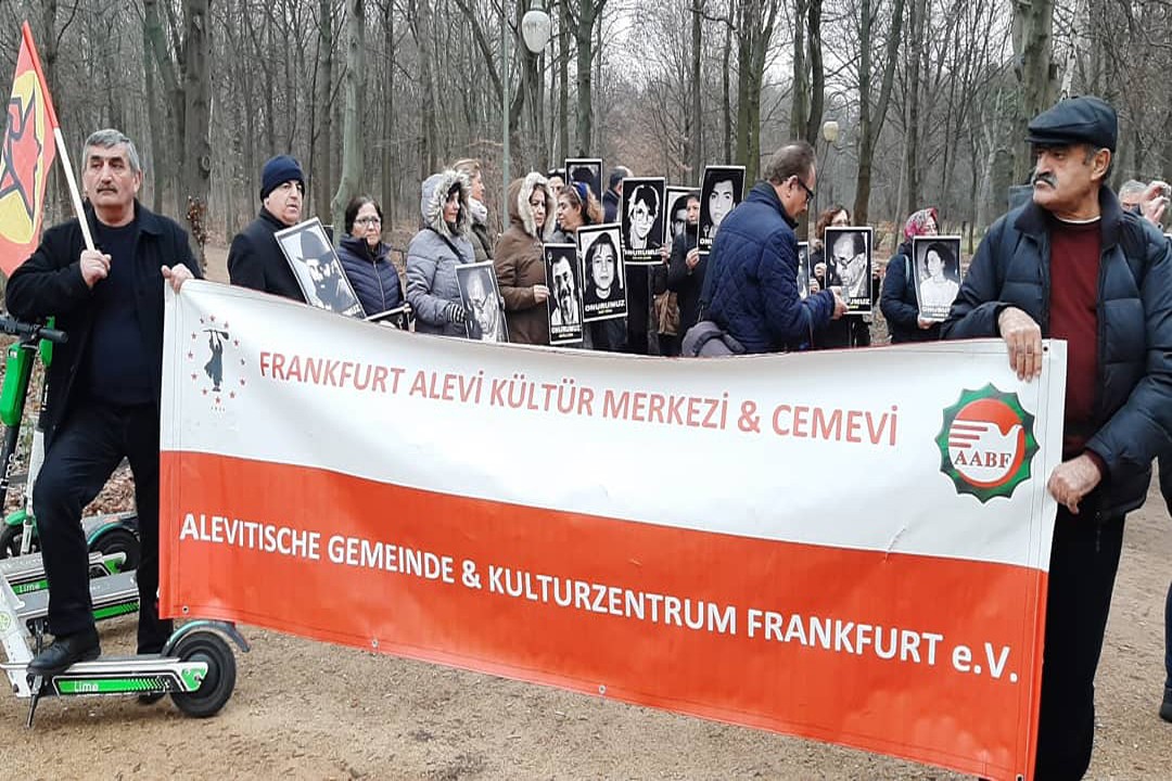 Madımak sanığı 'af' kararı Berlin Büyükelçiliği önünde protesto edildi